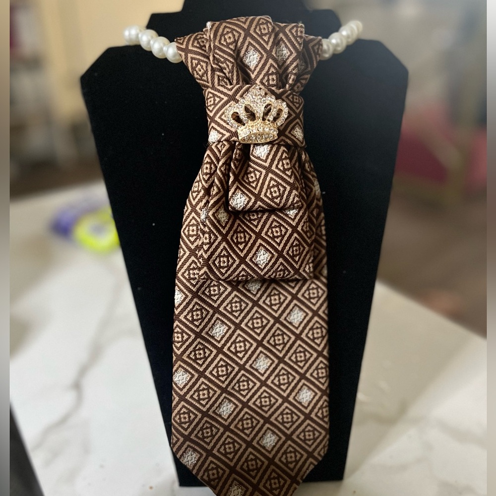 Brown Geometric Pattern Tie necklace with jeweled Crown Brooch